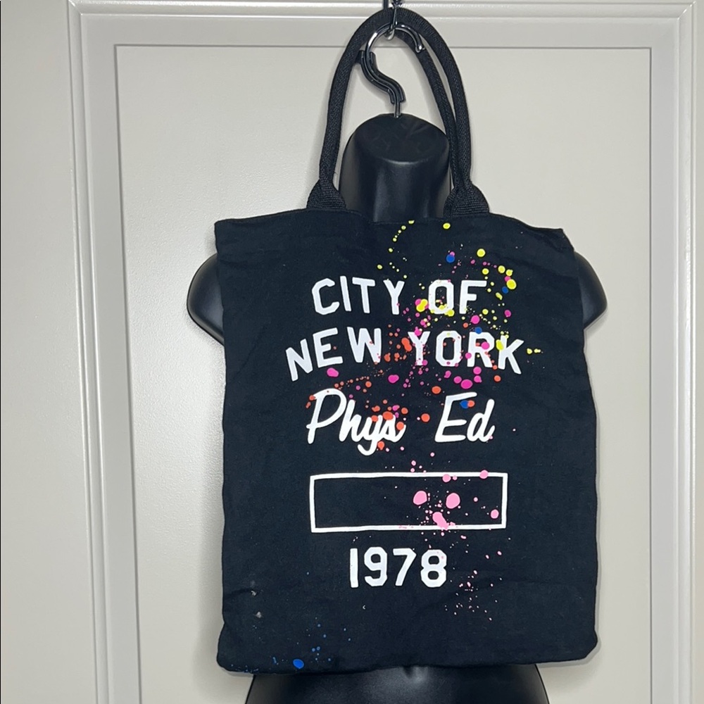 Chic Black Tote Bag w/ Spacious Design